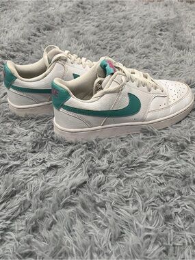 Nike Women's White Sneaker